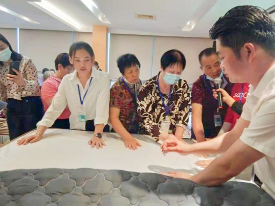 嘉达.达圆邦 | 缤纷初夏日,情暖母亲节(图5) 1-2205100UT22R.png